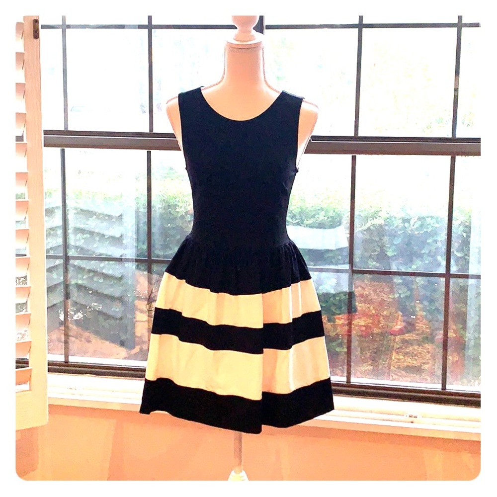 Dress - Picture 1 of 3